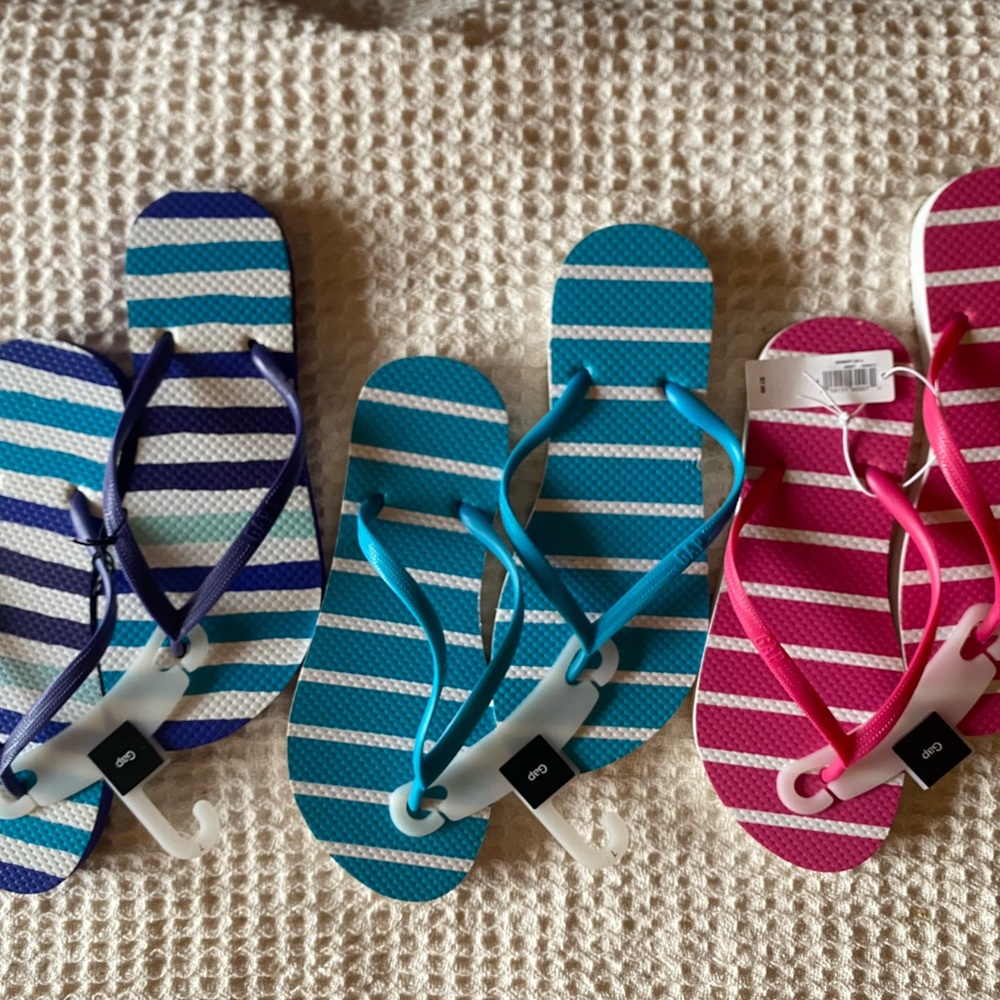 GAP FLIP FLOS WOMEN'S - SIZE 7 NEW WITH TAG (3 PAIR: PINK/AQUA/PURPLE)